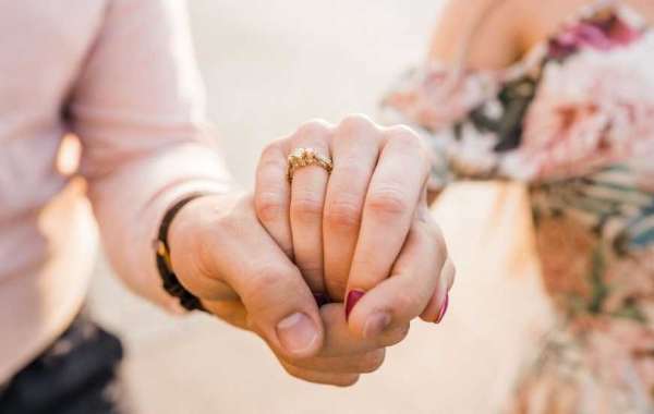 Should You Wear A Wedding Ring All The Time?