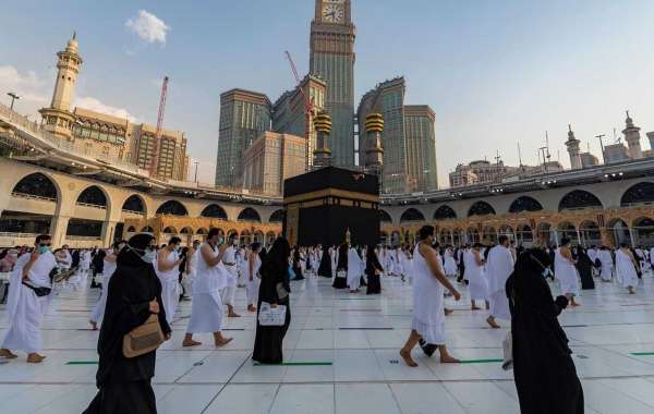 Can you take pictures in Umrah?
