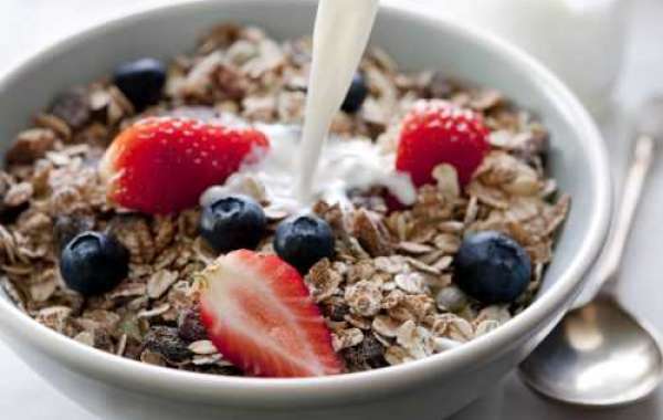 Natural Solid Breakfast Cereal Prepared to Eat Shortly