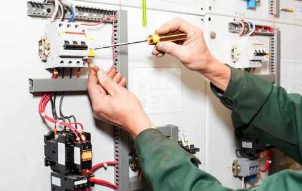 5 Common Mistakes to Avoid When Hiring an Electrician