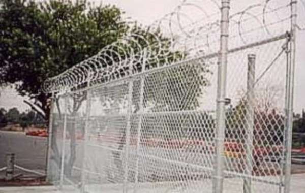 6 Benefits of Barbed Wire Fence Installation