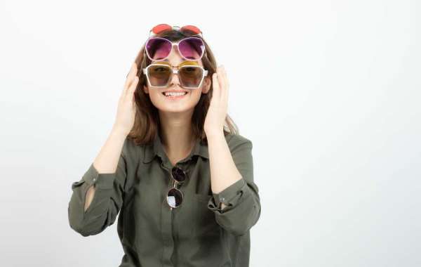 Oversized Sunglasses: Style, Protection & Comfort Everything Extra
