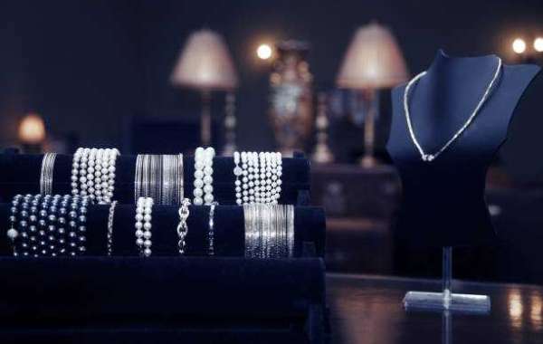 Luxury Jewelry Market To Witness Increase In Revenues By 2030