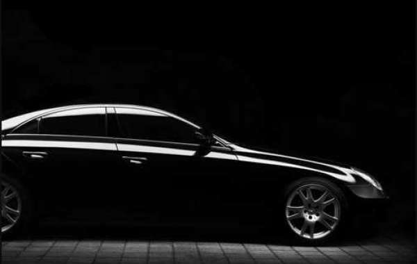 Arrive at Heathrow in Style: Limousine vs. Chauffeur Service with Heathrow Carrier