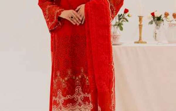 Styling Pakistani Dresses Online for Formal Events in the UK and USA