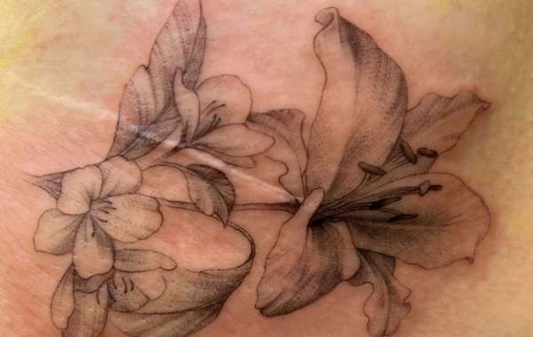 Stretch Mark Tattoo Camouflage: Concealing Marks with Artistry