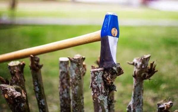 Splitting Maul vs. Axe: Which Tool is Best for Splitting Firewood?