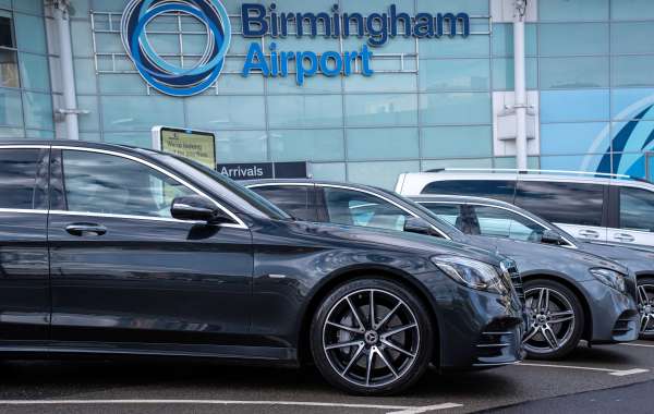 Comparing Chauffeur Services vs. Ride-Sharing at Manchester Airport