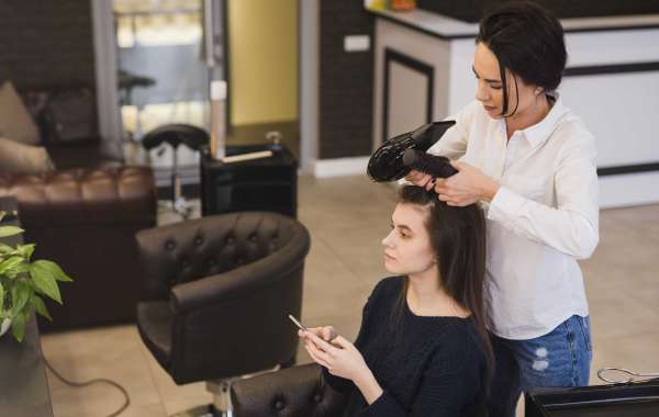 A Day in the Life of a Hair Styling Student in Mississauga