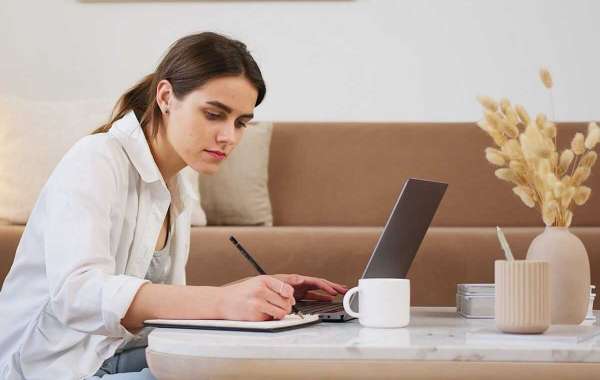 How Mental Health Treatment Combines Therapy and Medication